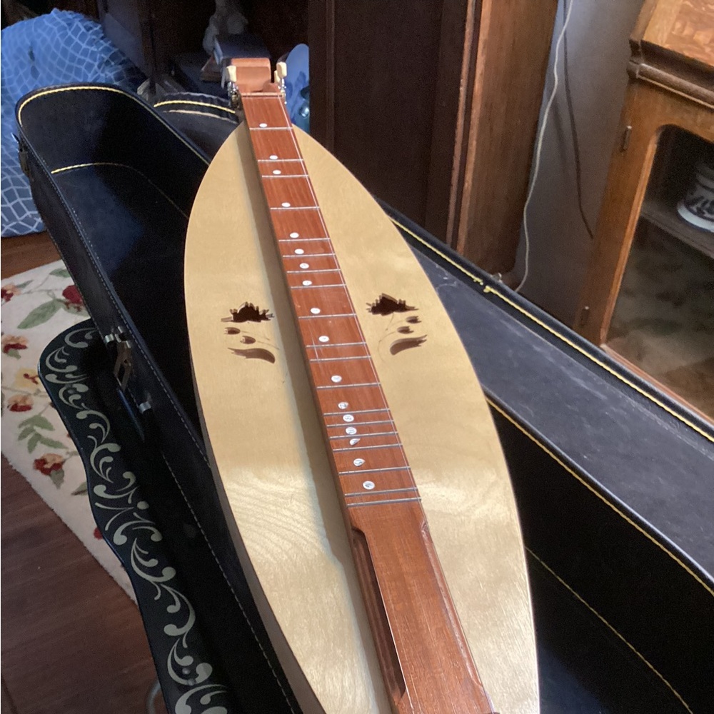 Dulcimer With Case Gem